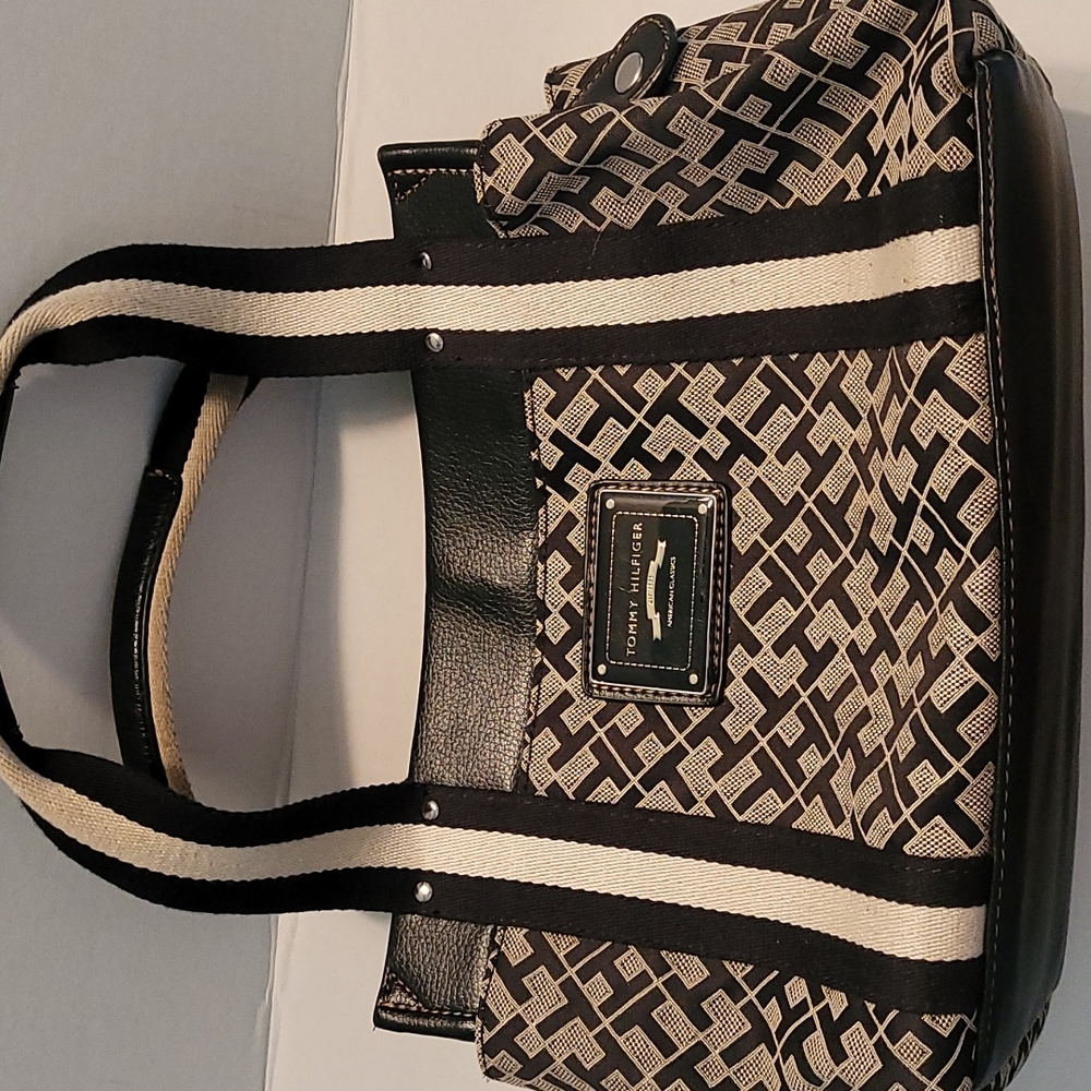 Retired Classic Tommy Hilfiger hand bag purse black and gray